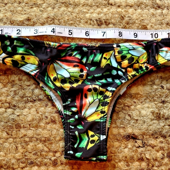 Bikinis - Picture 9 of 16